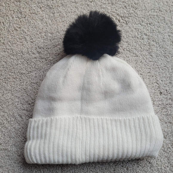 NWT Karl Lagerfeld Unisex Beanie Snow Winter Hat With Faux Fur Pom Pom - Picture 2 of 4